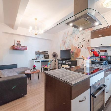 Second Home In Heart Of Братислава Экстерьер фото