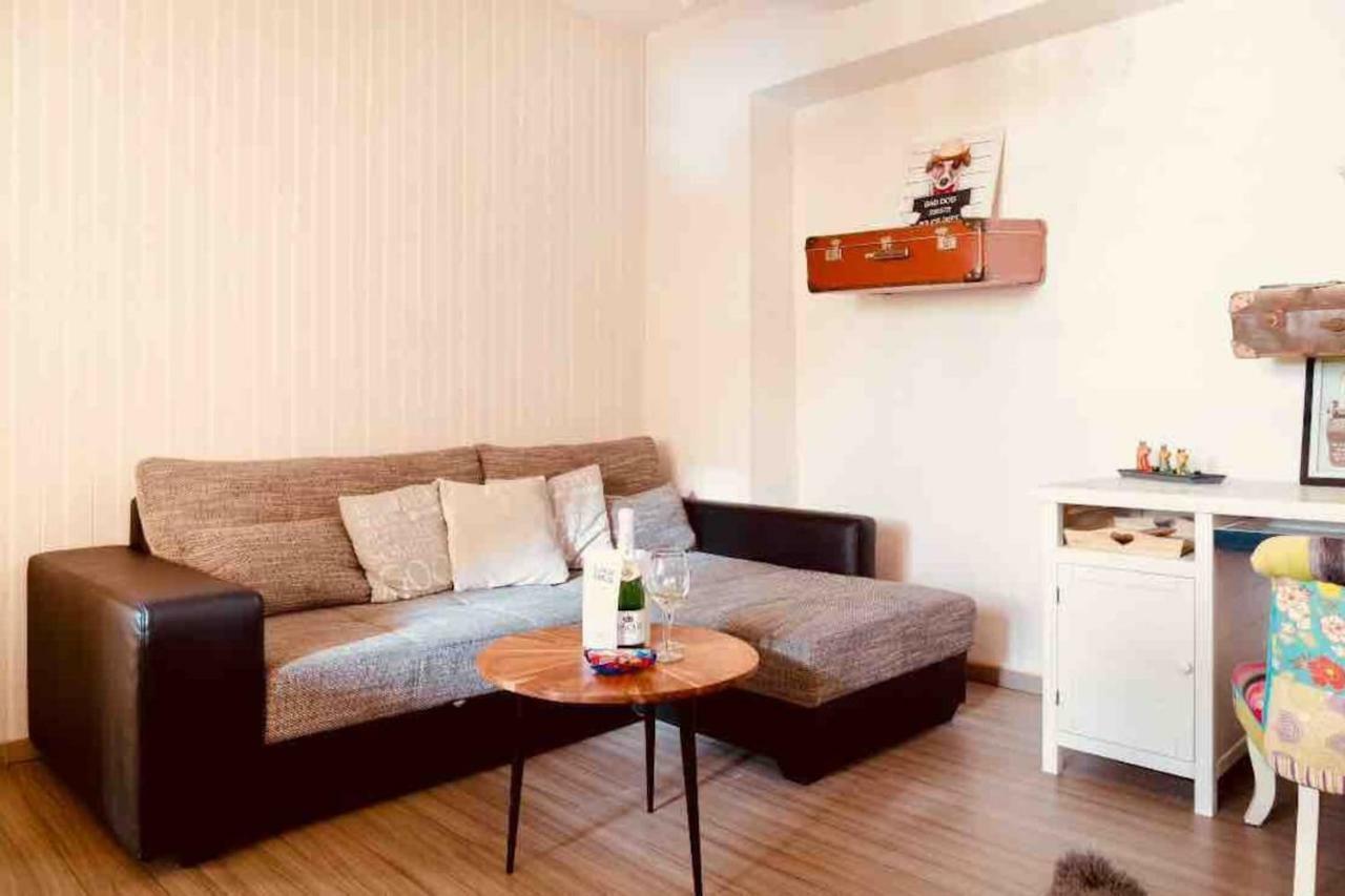 Second Home In Heart Of Братислава Экстерьер фото