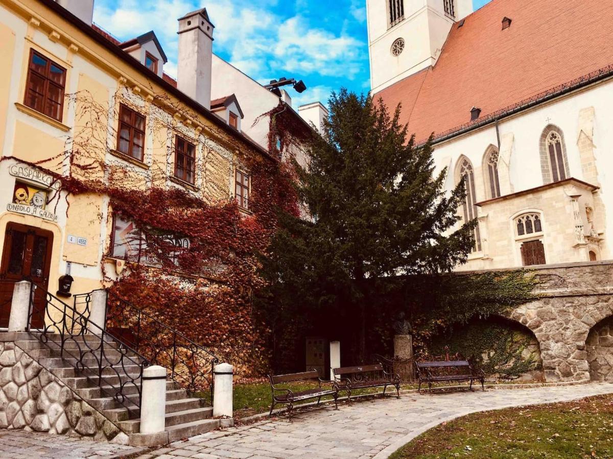 Second Home In Heart Of Братислава Экстерьер фото