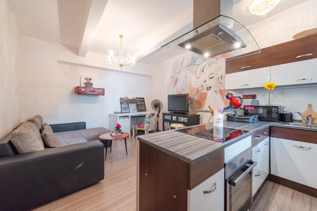 Second Home In Heart Of Братислава Экстерьер фото