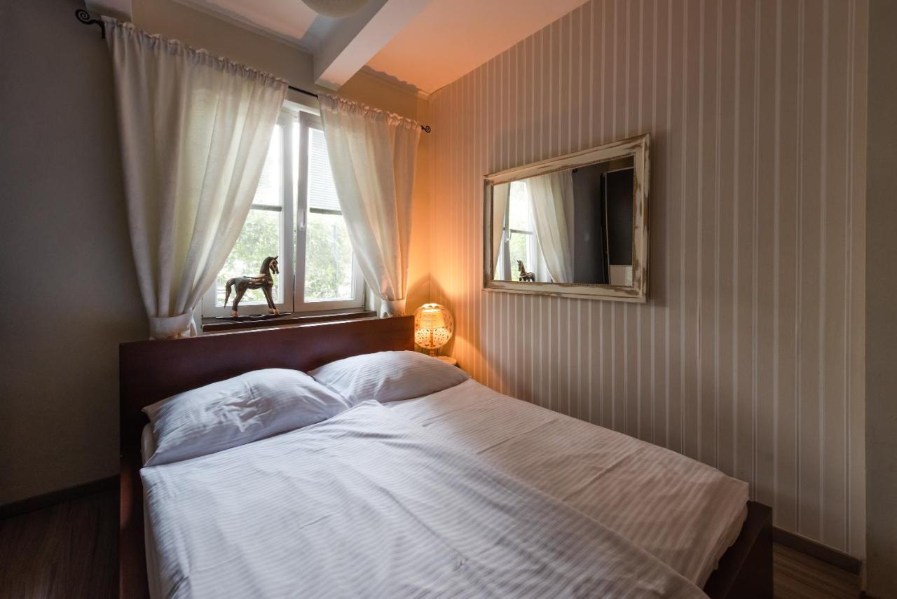 Second Home In Heart Of Братислава Экстерьер фото