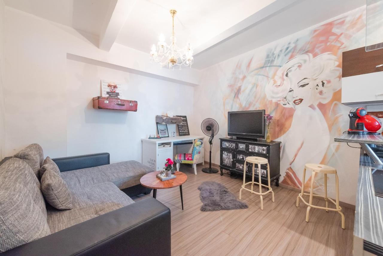 Second Home In Heart Of Братислава Экстерьер фото