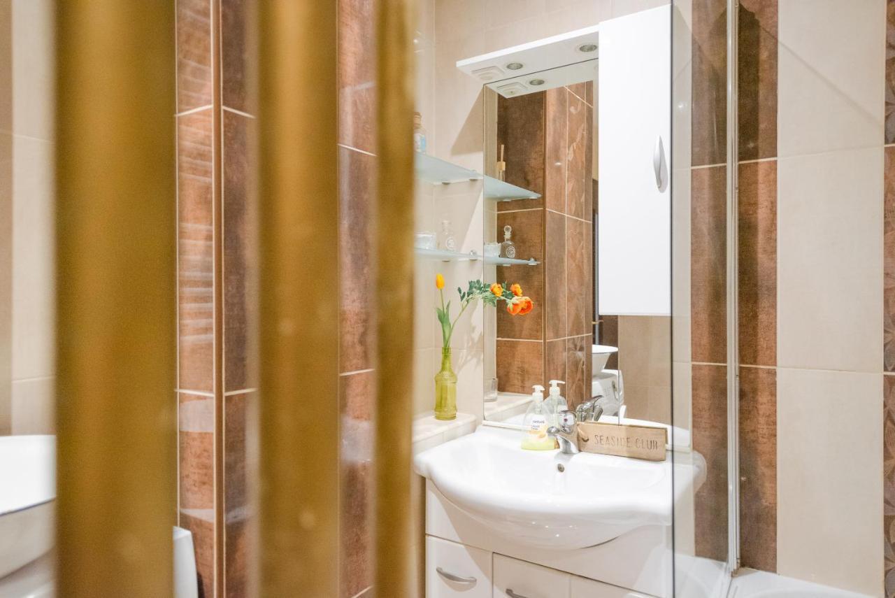 Second Home In Heart Of Братислава Экстерьер фото