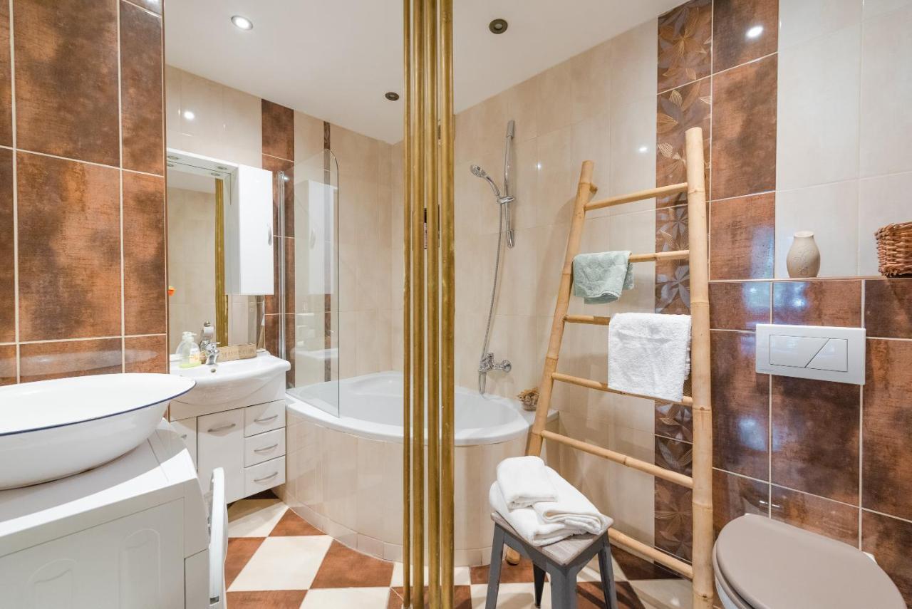Second Home In Heart Of Братислава Экстерьер фото